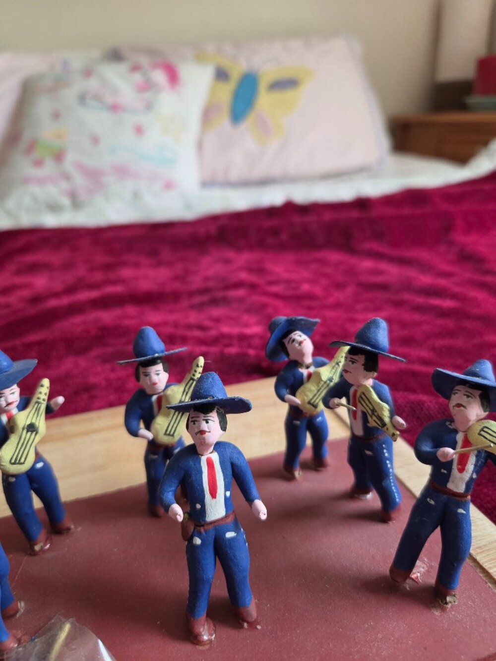 VINTAGE OAXACAN CLAY AND WIRE WOOD SCULPTURES OF 8 MARIACHI BAND MEMBERS!!!